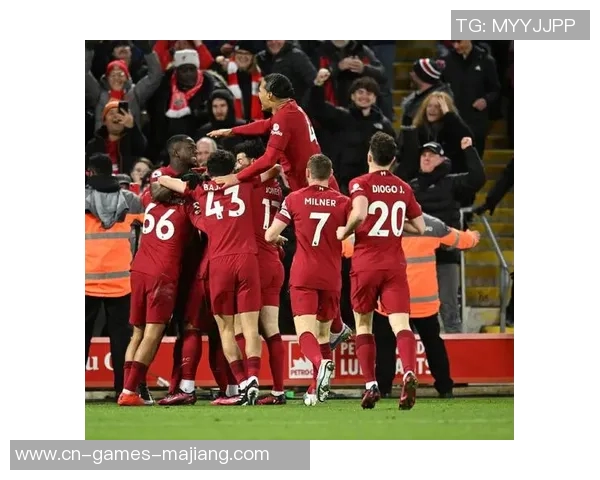 早报:双红会激战正酣曼联绝杀利物浦上演惊心动魄逆转